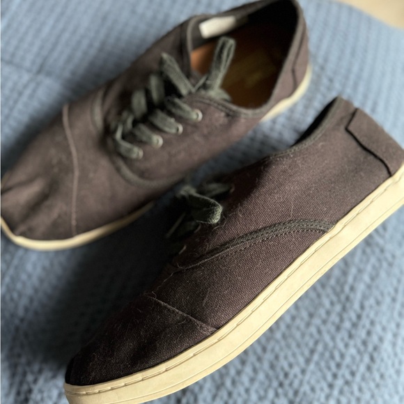 Men’s Toms - Picture 1 of 4